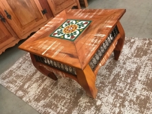 Mesa de centro 0,50 x 0,50 x 0,40 altura com metal nas laterais e ladrilho no tampo cod  49