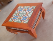 Mesa de centro com ladrilho com metal nas laterais 0,60 x 0,60 cod  43